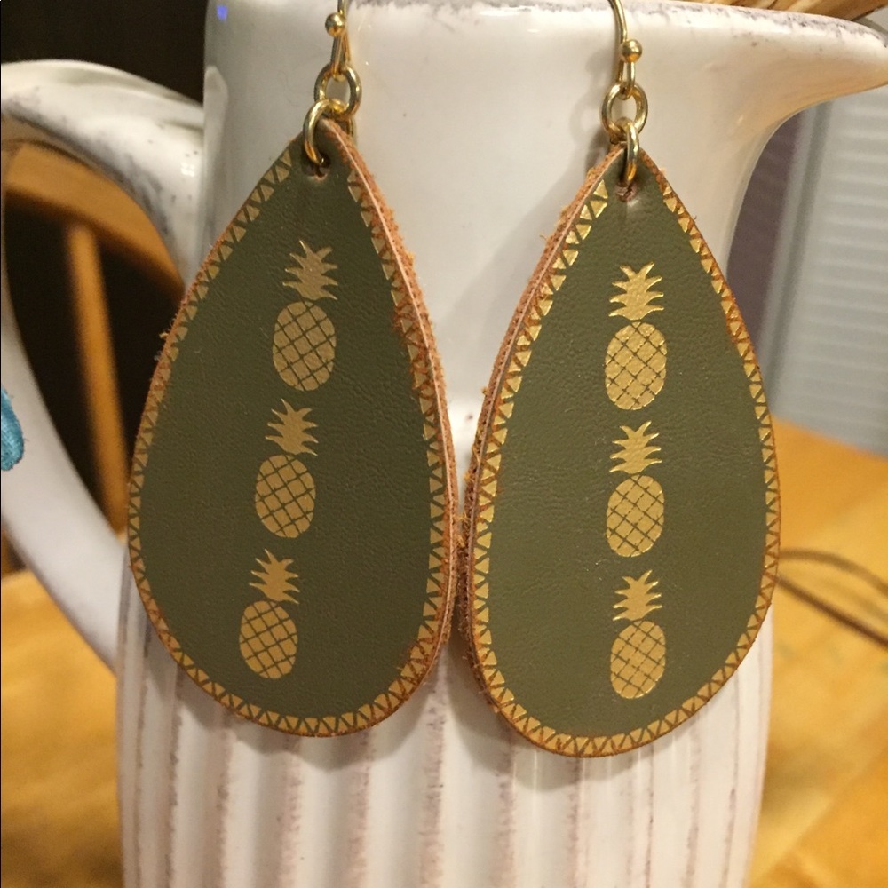 NWOT boutique earrings